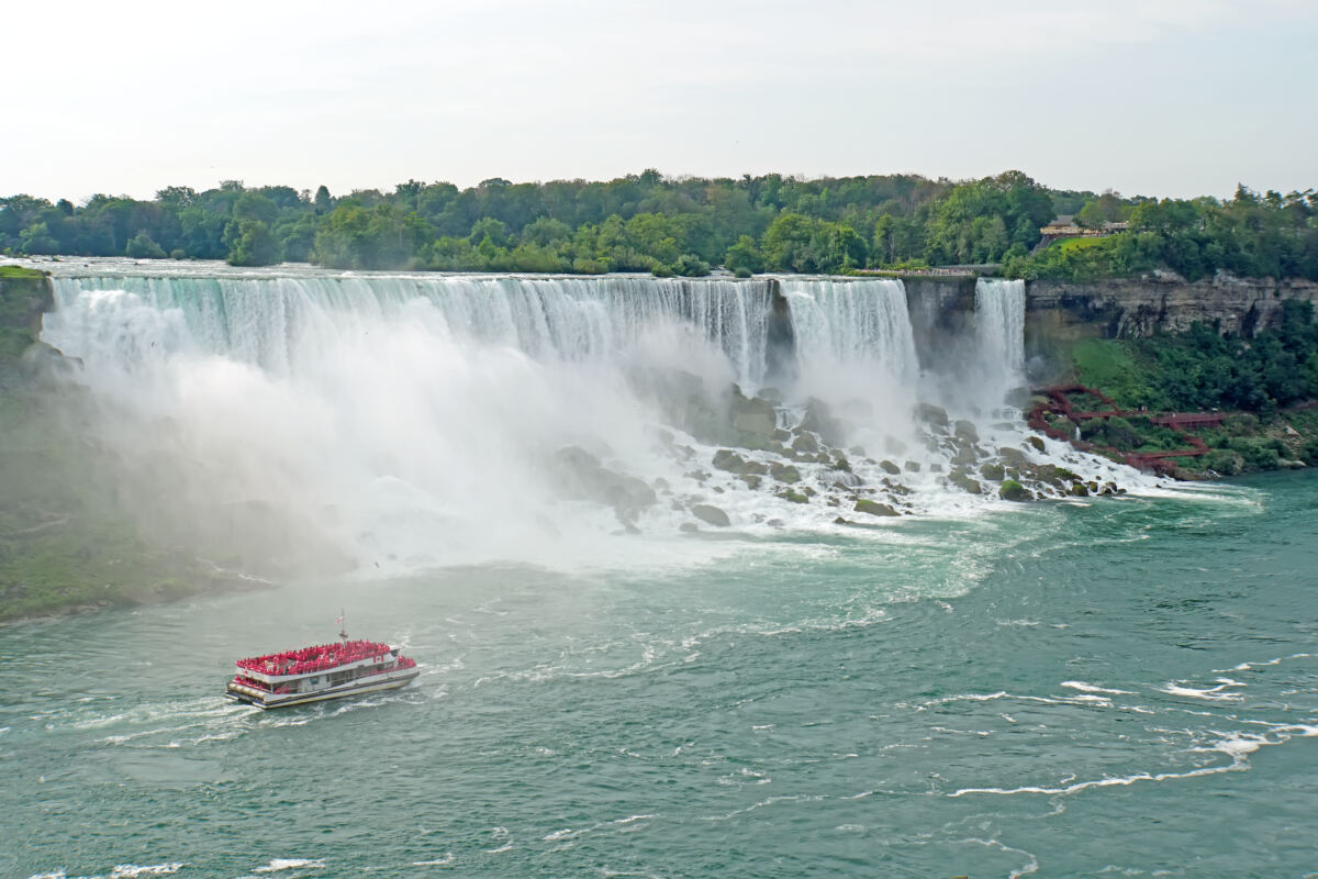 Mit der Niagarafälle Bootstour kommst du nahe an die Wasserfälle